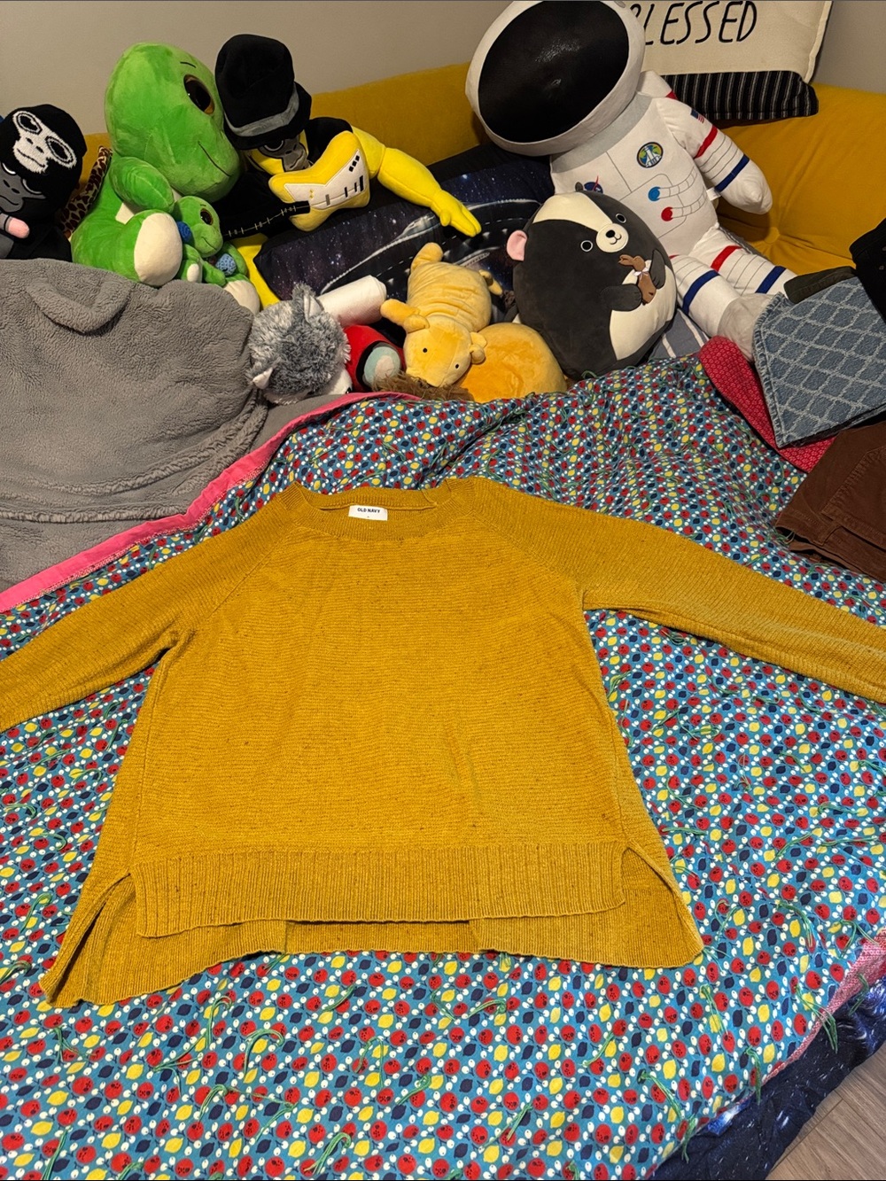 Old Navy Mustard Yellow Crewneck Sweater with Side Slits size XL